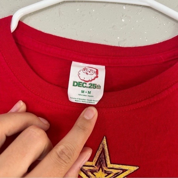 🦋 Meowy Christmas Red Cat T-Shirt Holiday Funny Casual Kittens Tree Medium - Picture 2 of 6